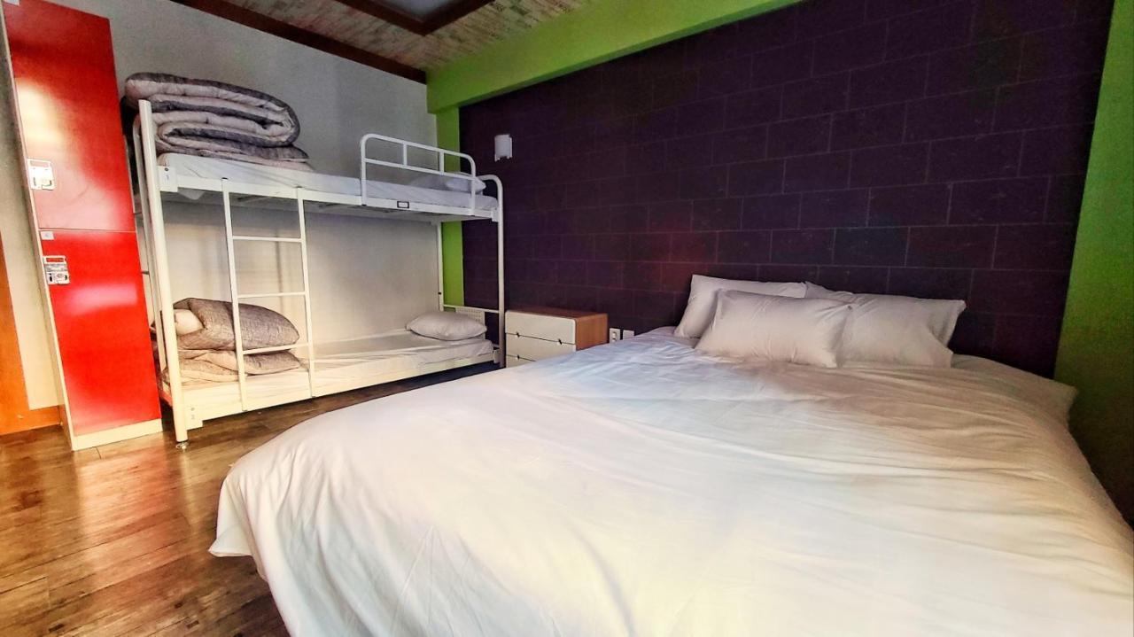 Kimchee Busan Downtown Guesthouse Экстерьер фото