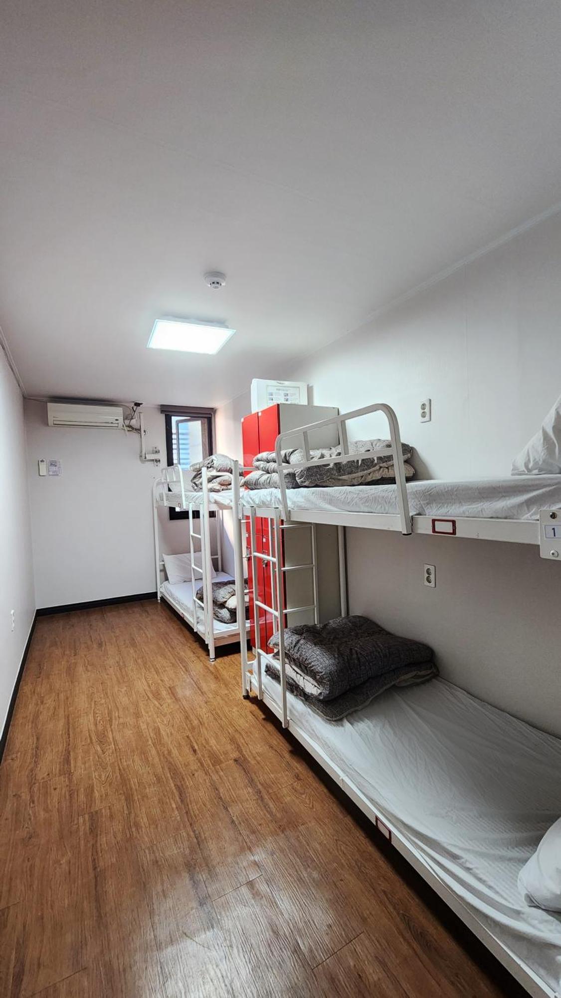 Kimchee Busan Downtown Guesthouse Экстерьер фото